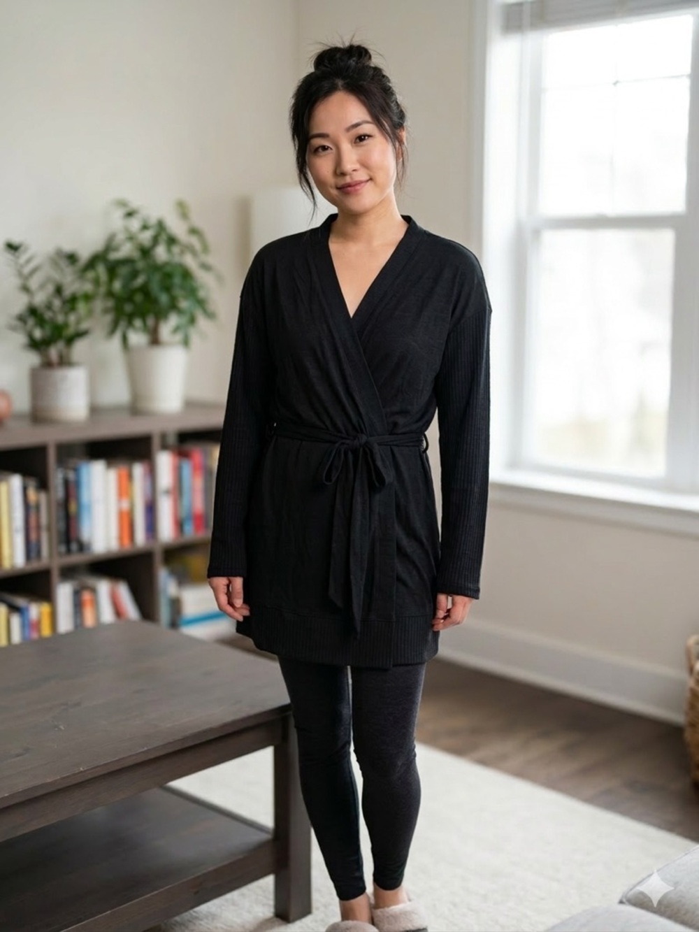 Maidenform Black Dreamskin Short Wrap Robe Moisture Wicking Comfort NWT Medium